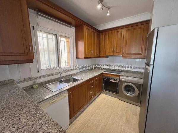 Casa independiente en calle Algarrobo