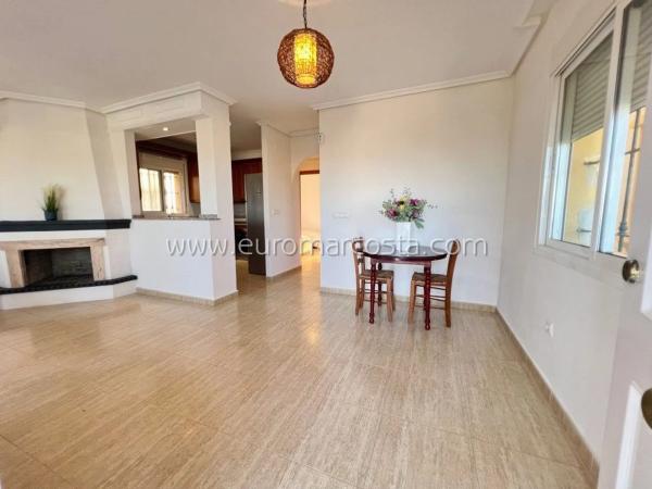 Casa independiente en calle Algarrobo