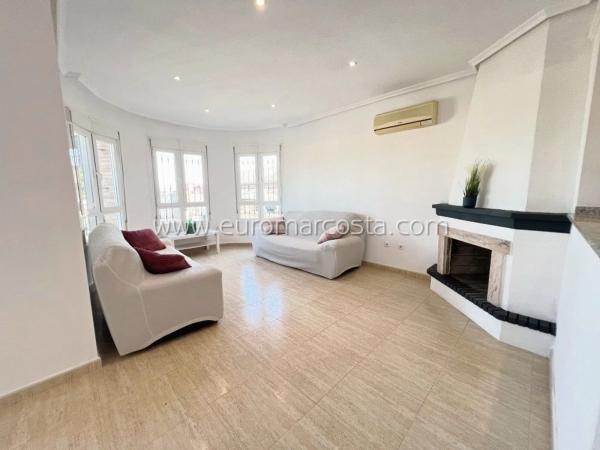 Casa independiente en calle Algarrobo