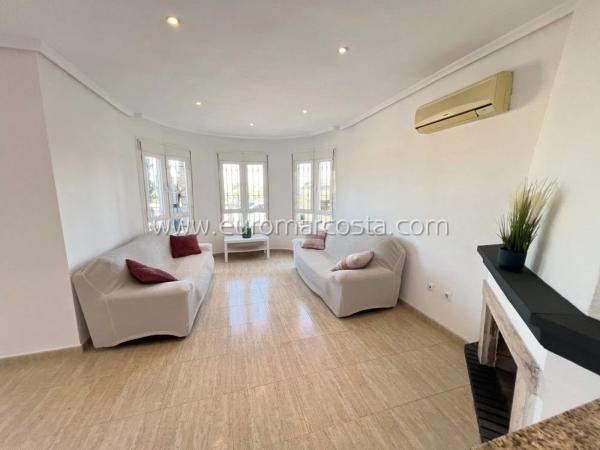 Casa independiente en calle Algarrobo