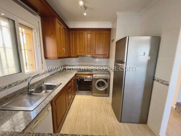 Casa independiente en calle Algarrobo