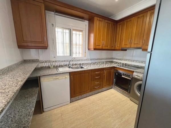 Casa independiente en calle Algarrobo