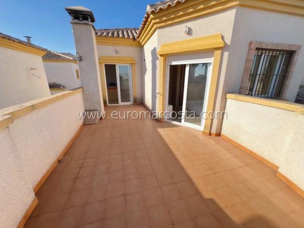 Casa independiente en calle Algarrobo