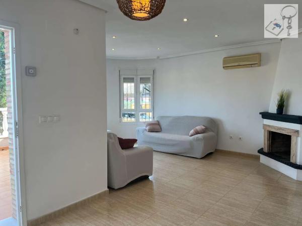 Casa independiente en calle Algarrobo