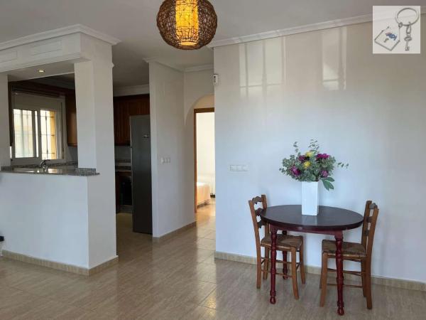 Casa independiente en calle Algarrobo