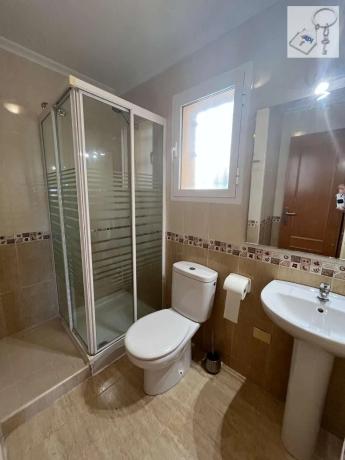 Casa independiente en calle Algarrobo