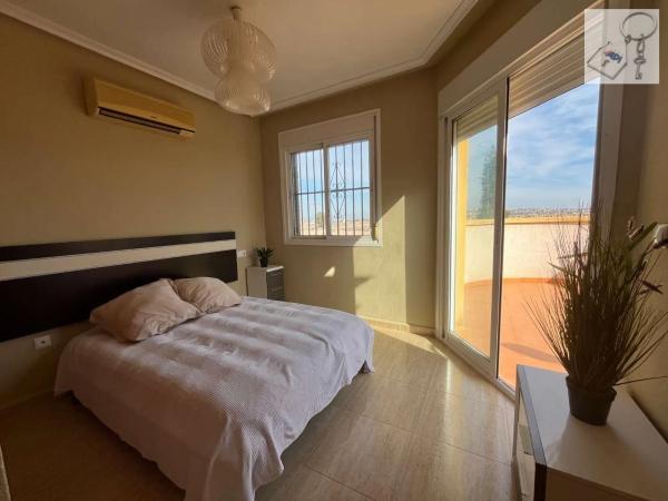 Casa independiente en calle Algarrobo