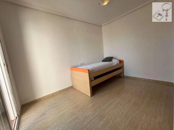 Casa independiente en calle Algarrobo