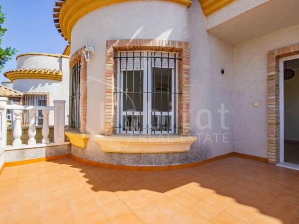 Casa independiente en calle Algarrobo, 93 -57