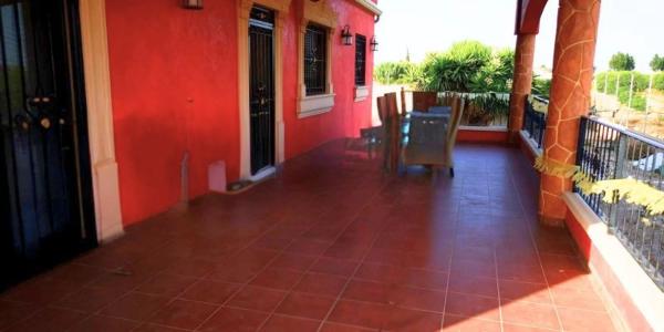 Casa independiente en calle Orihuela