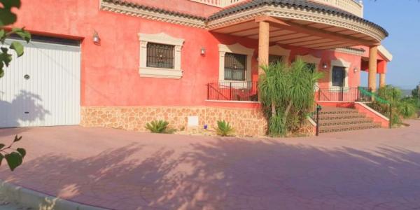 Casa independiente en calle Orihuela