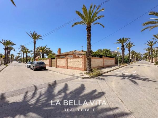 Casa independiente en calle Babor, 3