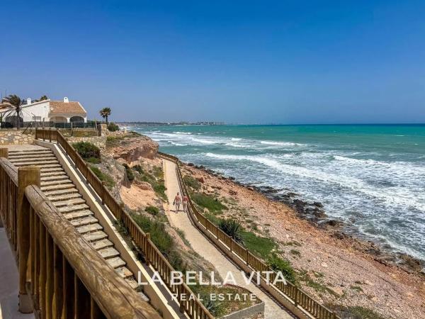 Casa independiente en calle Babor, 3