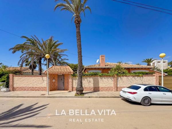 Casa independiente en calle Babor, 3