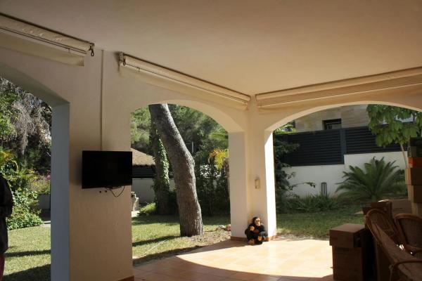 Casa independiente en calle Ramón Sijé Cmor