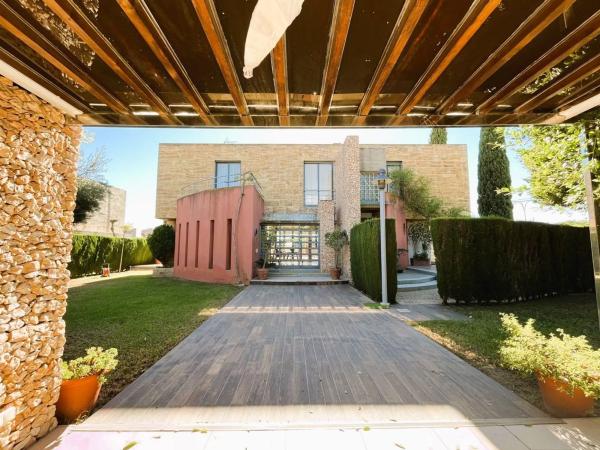 Casa independiente en calle Miguel de Unamuno