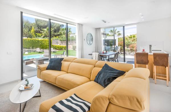 Casa independiente en avenida de las Colinas