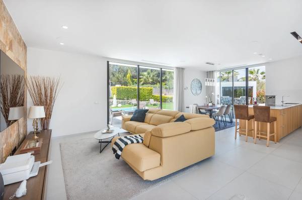 Casa independiente en avenida de las Colinas