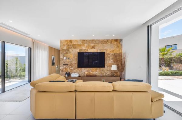 Casa independiente en avenida de las Colinas