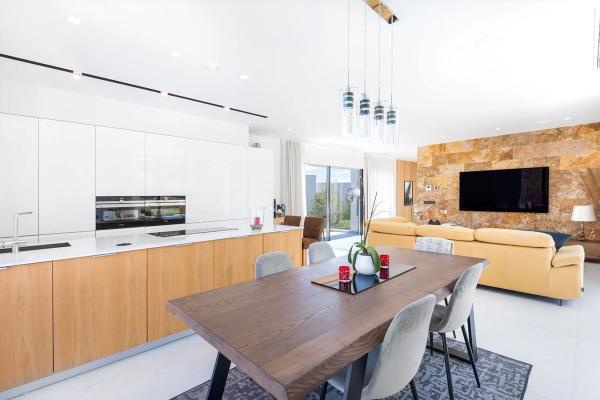 Casa independiente en avenida de las Colinas