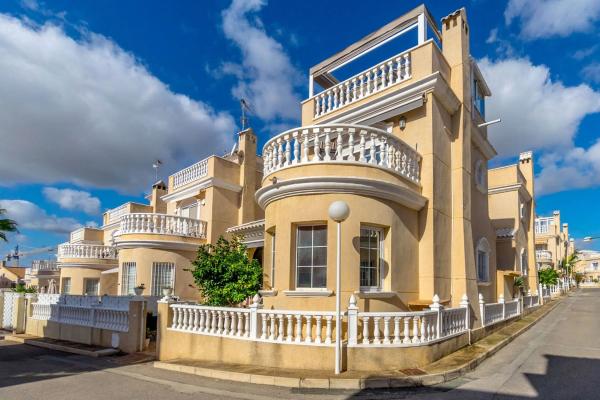 Casa independiente en calle Panticosa, 4