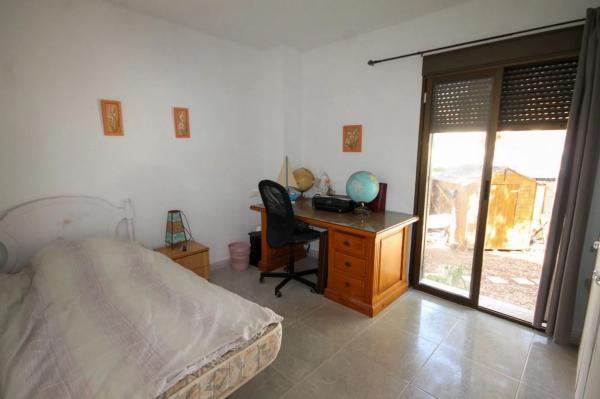 Casa independiente en CL Pirineos-filipinas, 36