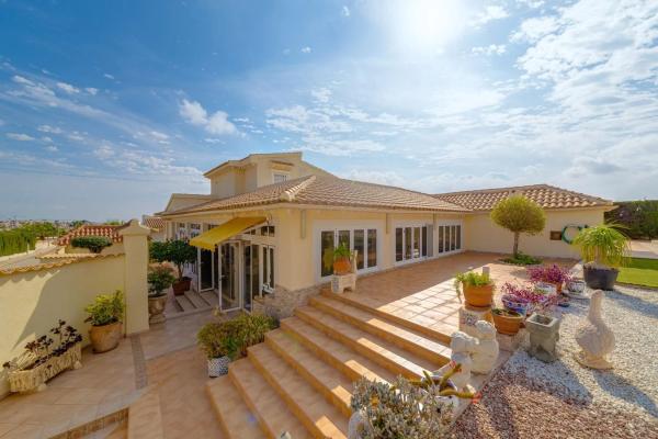 Casa independiente en calle Sierra Morena