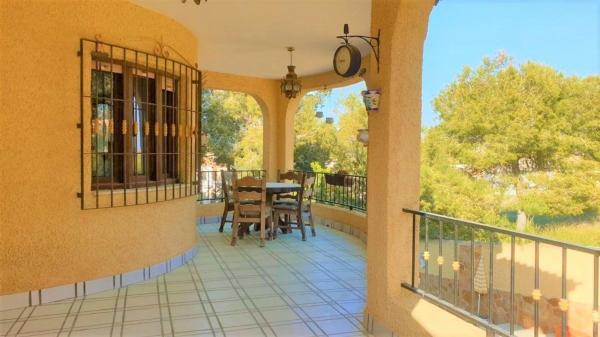 Casa independiente en calle los Pirineos