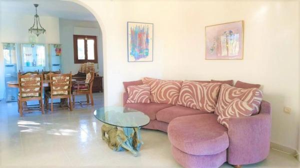 Casa independiente en calle los Pirineos