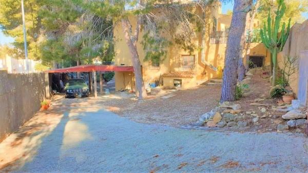 Casa independiente en calle los Pirineos