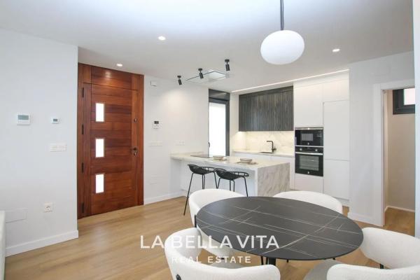 Casa independiente en calle Boyero, 85