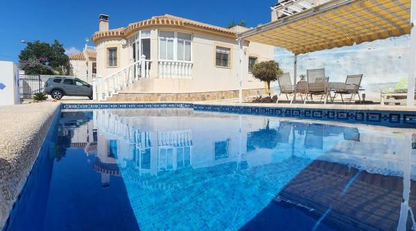 Casa independiente en calle Abedul