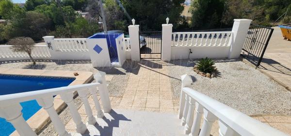 Casa independiente en calle Abedul