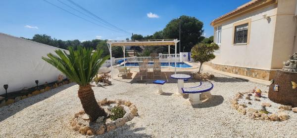 Casa independiente en calle Abedul