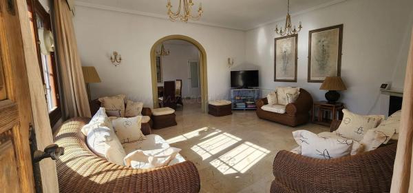 Casa independiente en calle Tilo