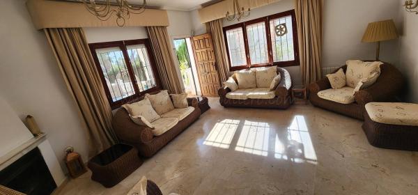 Casa independiente en calle Tilo