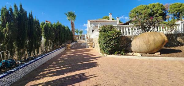 Casa independiente en calle Tilo