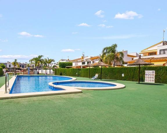 Casa independiente en calle Viena s/n