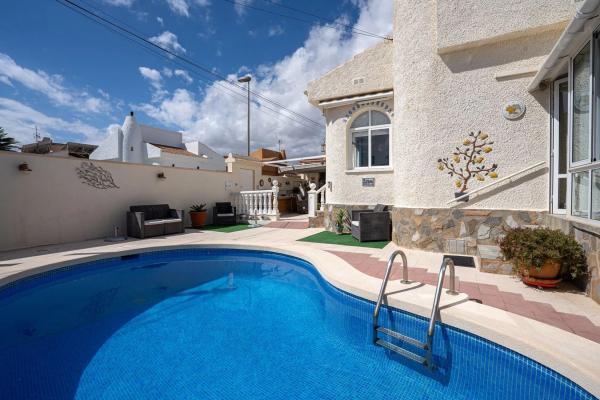 Casa independiente en calle Venecia