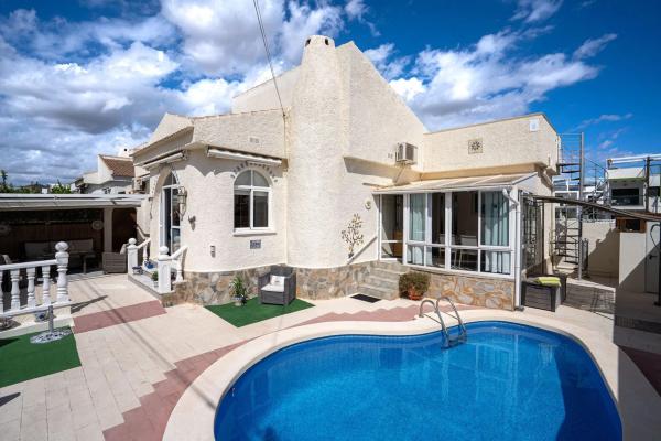 Casa independiente en calle Venecia