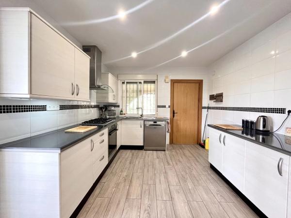 Casa independiente en calle Lirio