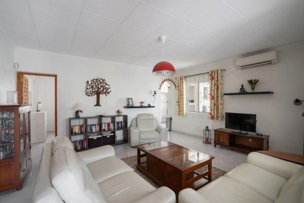 Casa independiente en calle Venecia