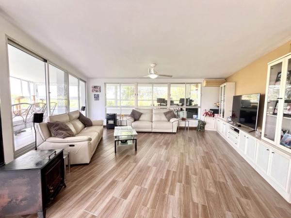 Casa independiente en calle Lirio