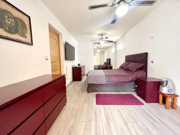 Casa independiente en calle Lirio