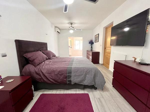 Casa independiente en calle Lirio