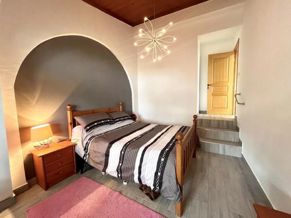 Casa independiente en calle Lirio