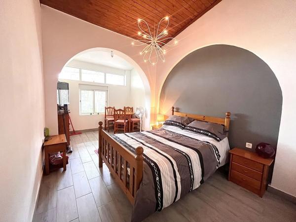 Casa independiente en calle Lirio