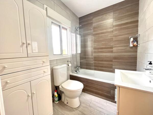 Casa independiente en calle Lirio