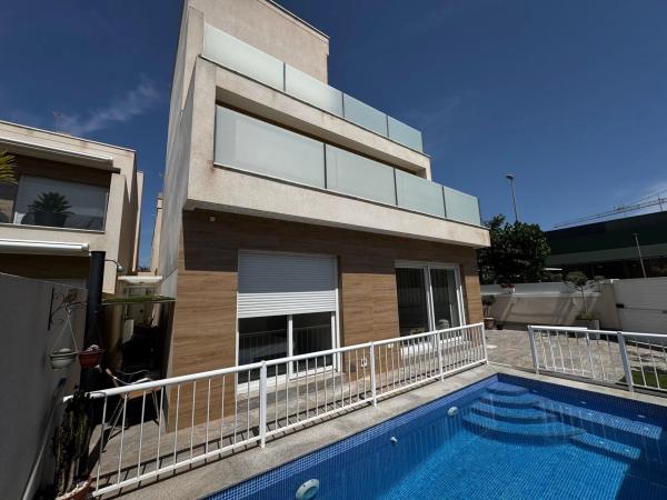 Casa independiente en calle Numancia, 36