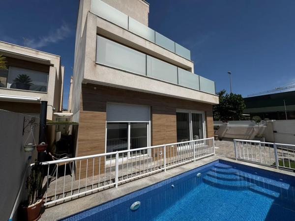 Casa independiente en calle Numancia, 36